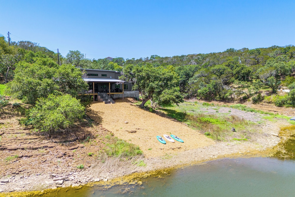 Chic Burnet Home on Lake Buchanan w/ 2 Fireplaces! - Property Image 16