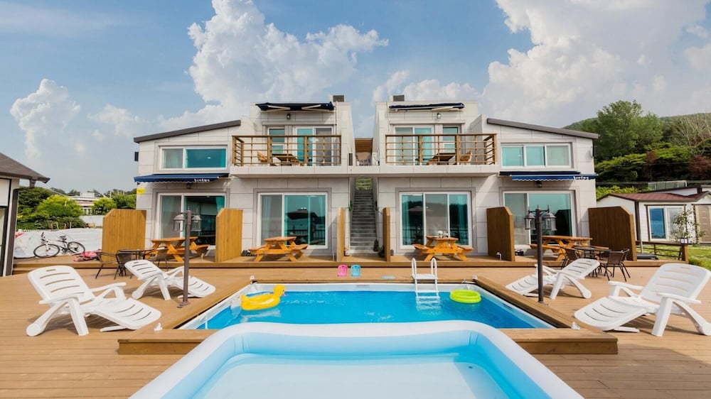 Yeosu Dolsanmaru Pension
