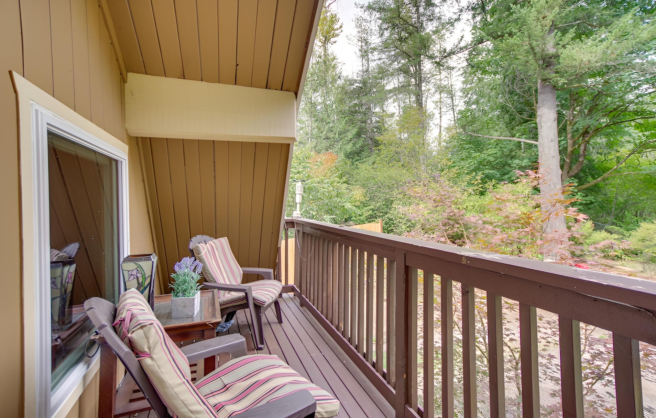 Owls Nest - Cozy Cabin w/ Hot Tub & Fireplace! view 2