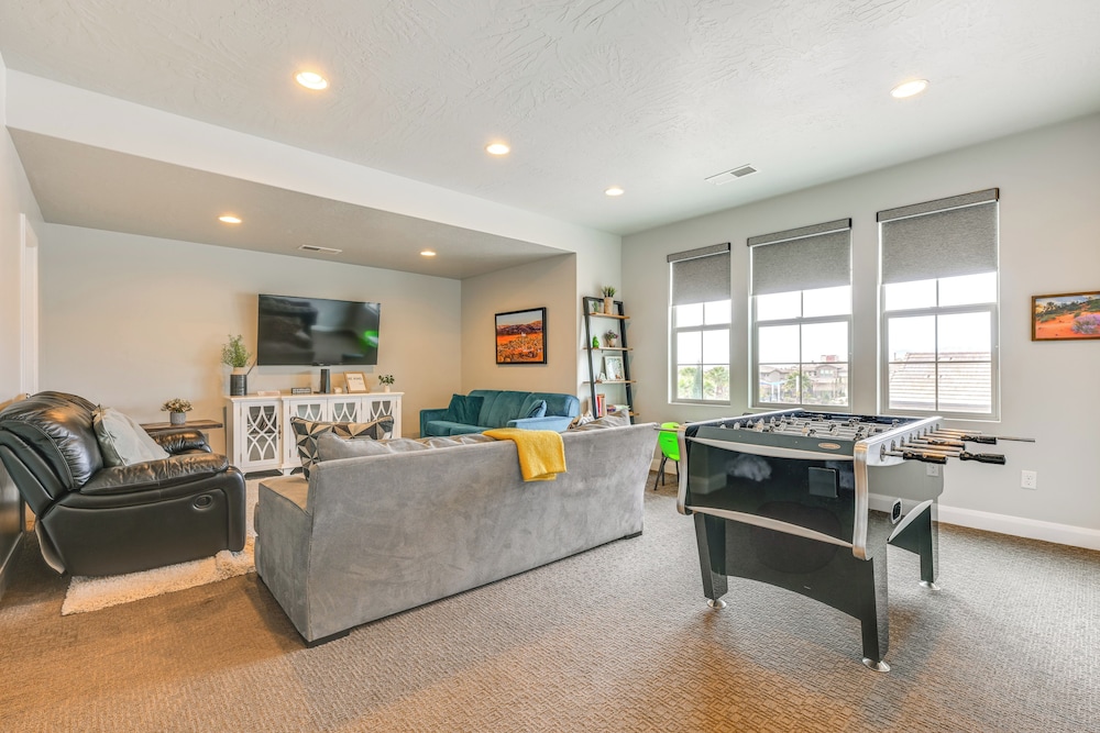 Hike, Bike & Swim: Utah Family Home w/ Mtn Views!