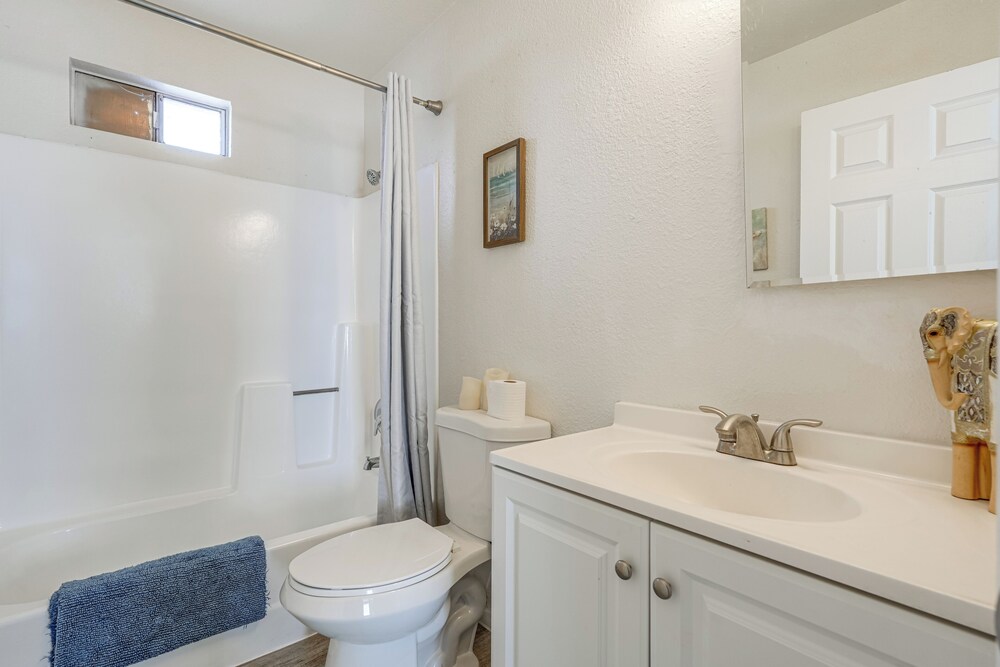 2 Mi to Dtwn & Chase Field: Condo w/ City View!