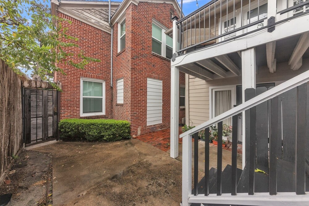 Stylish Museum Apt 3 Comfort & Culture Combined 1 Bedroom Duplex view 3