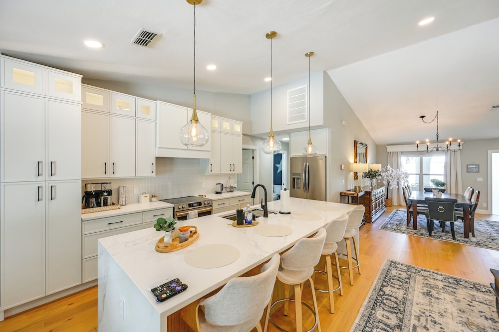 Resort Community Escape: Naples Home 5 Mi to Beach