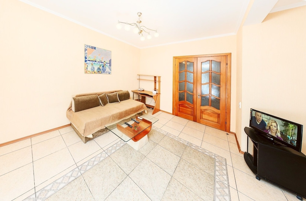Hotrent Baseina Street Area