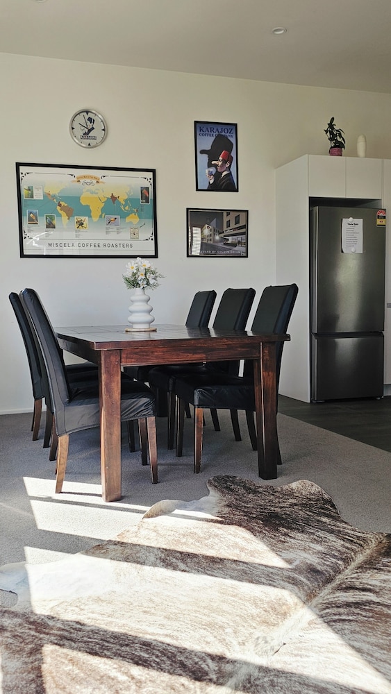 LILYPAD 4-bedroom Urban Retreat Auckland