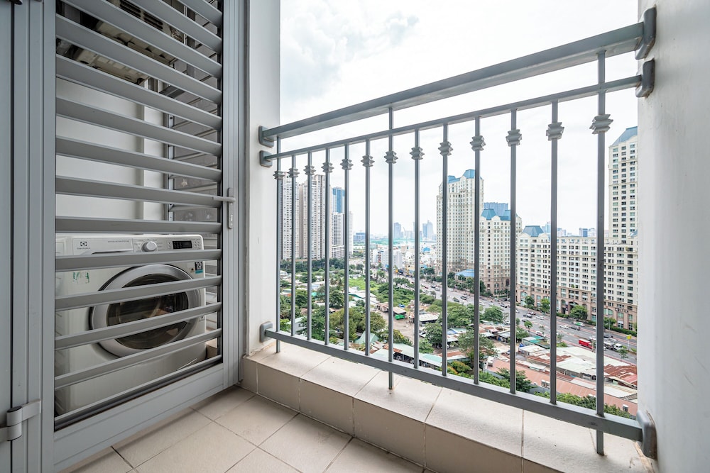 PD Pristine Apartment Landmark Plus