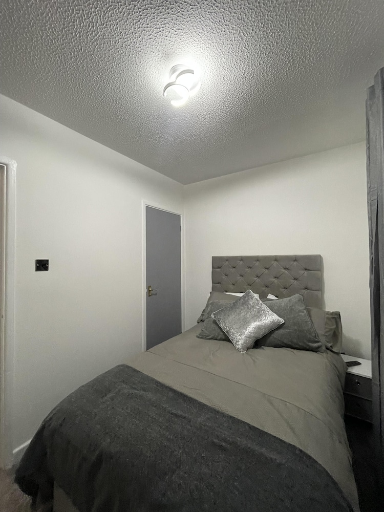 Cosy Cardiff Apartment Near City Centre view 4