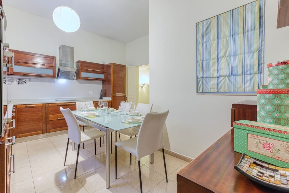 St James the Traditional 4-bed Townhouse Terrace