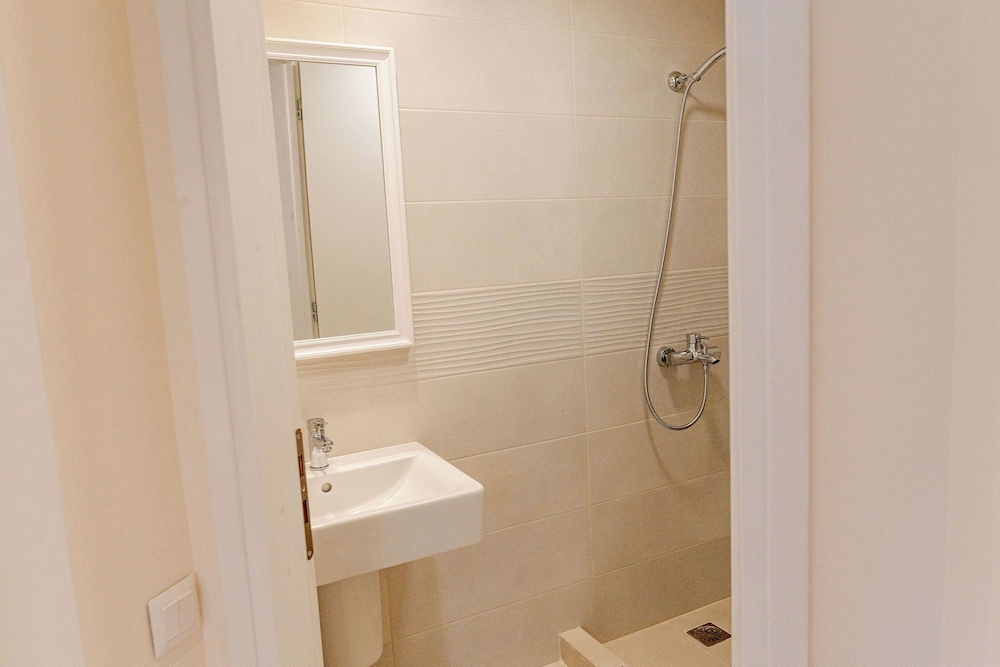 Phaedrus Living: Seaside Thalassa Cretan 103