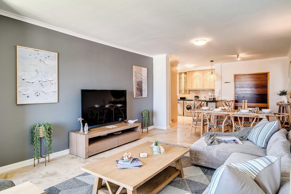 Camps Bay Seaside Beach View Apartment Palm Bay
