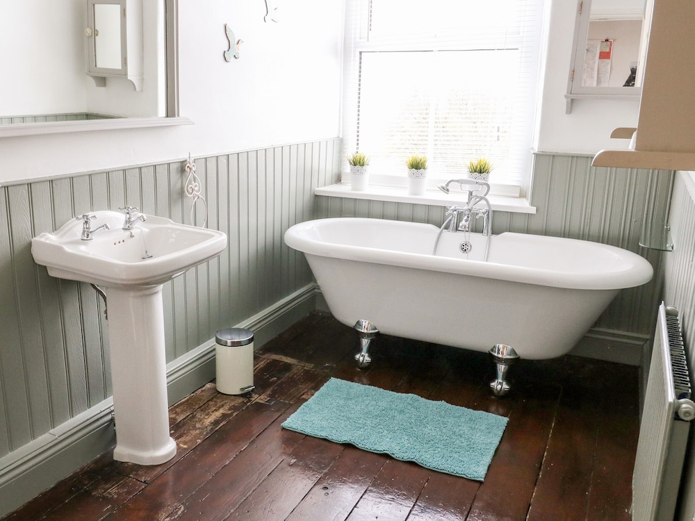 Canalside Cottage