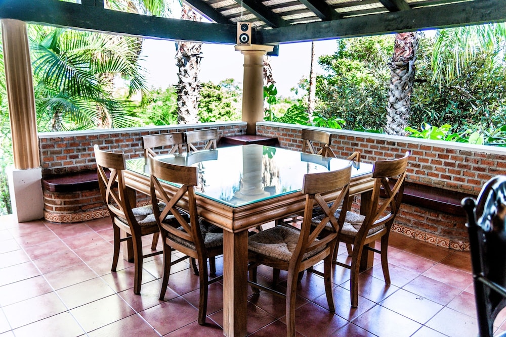 Anana Rancho San Rafael Pool and Lake Views