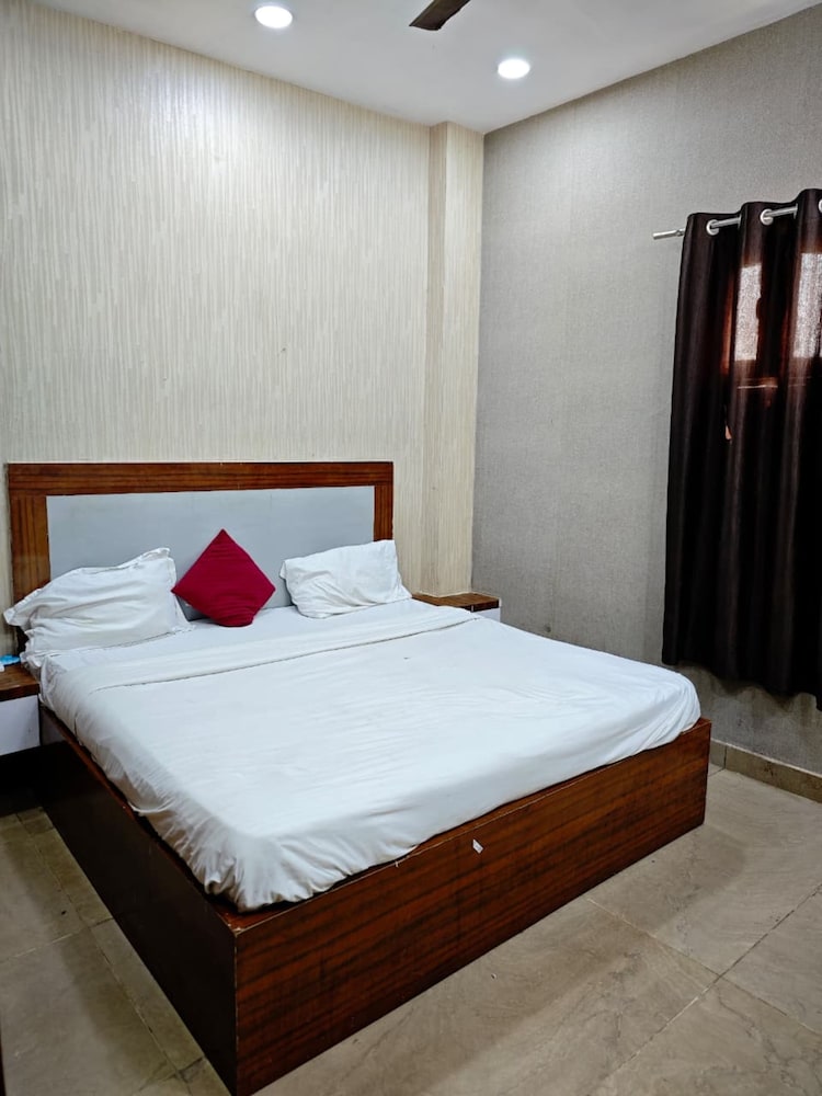 HOTEL SAI SHARNAM