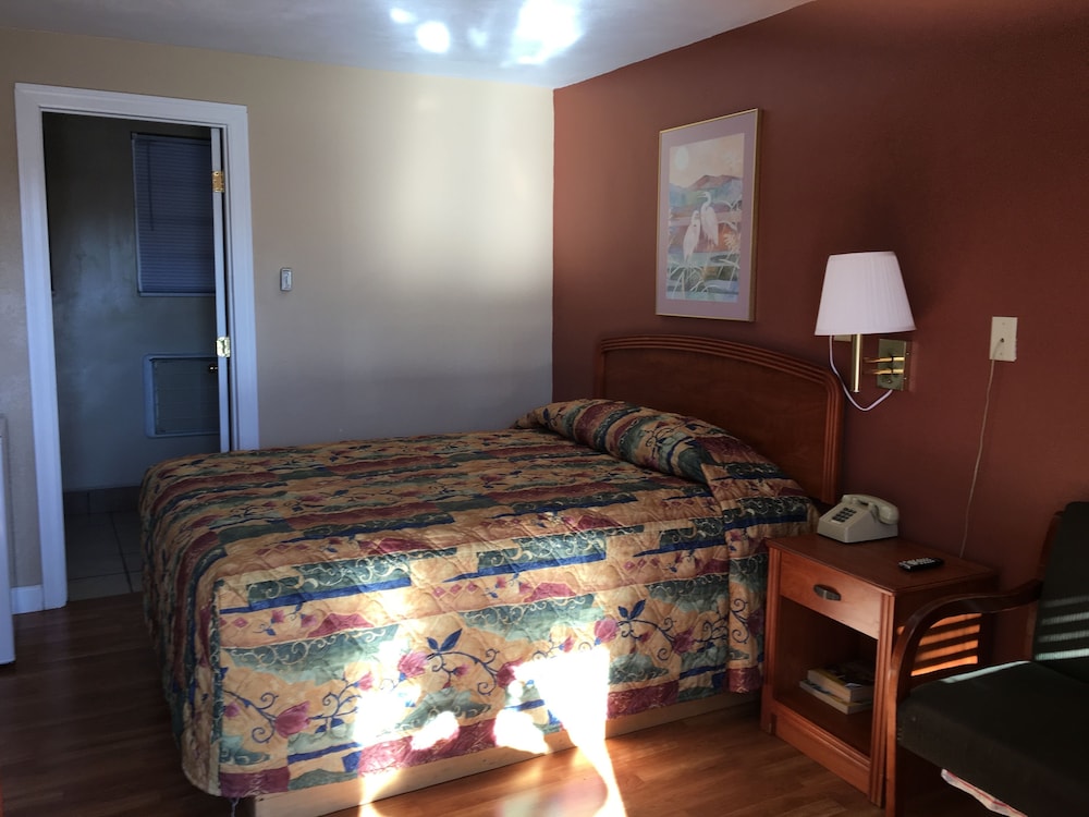 Jefferson City Vacations - Budget Inn - Property Image 6