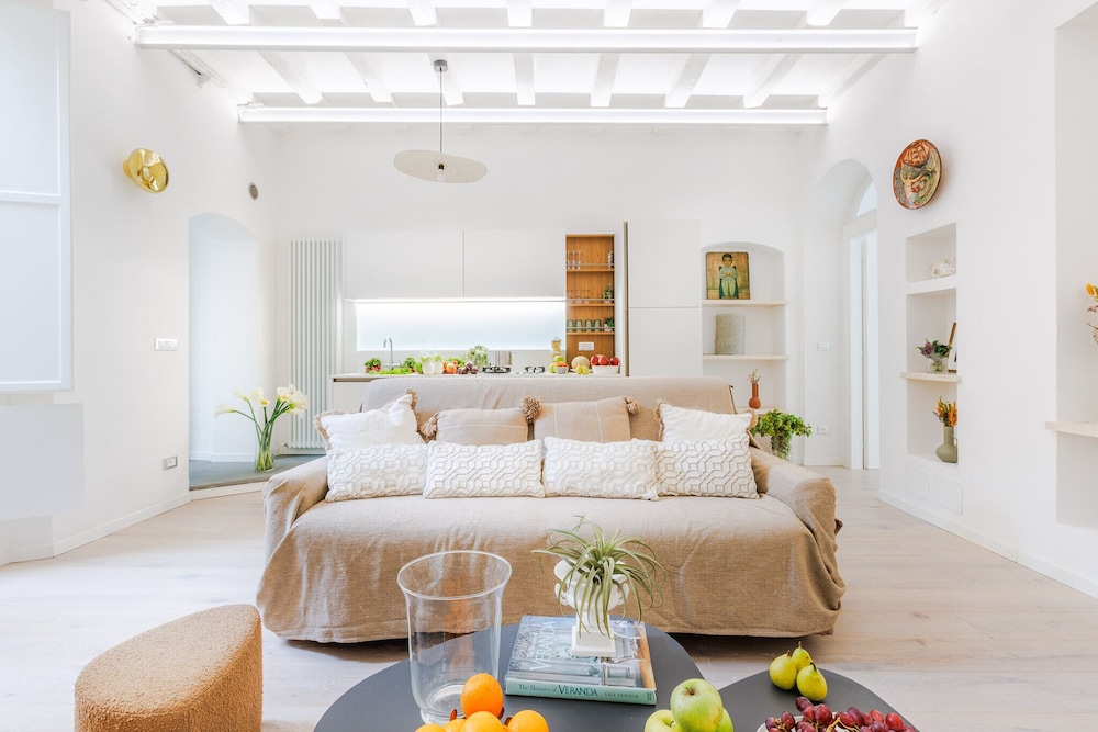 Casa Joyce in Lucca With 1 Bedrooms and 1 Bathrooms
