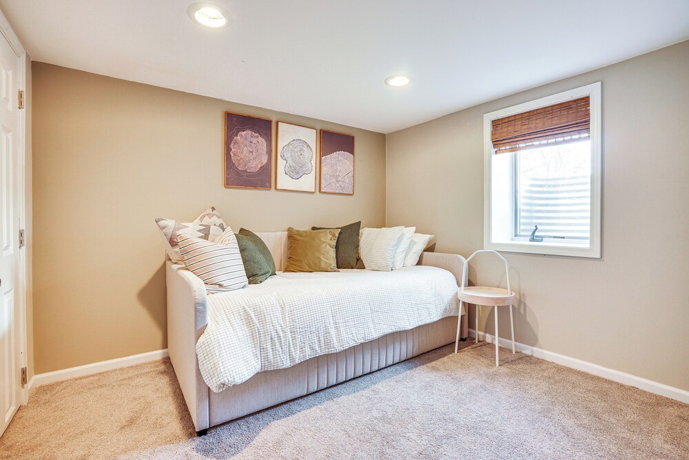 Walk to Beach + Lake Nokomis: Minneapolis Home!