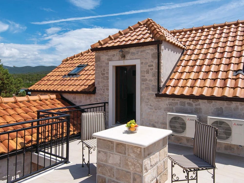 Holiday Home Loviste-three Bedroom Holiday Home With Pool and Sea View