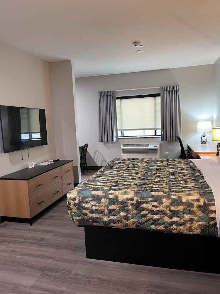 Hamburg Inn Suites - Property Image 23