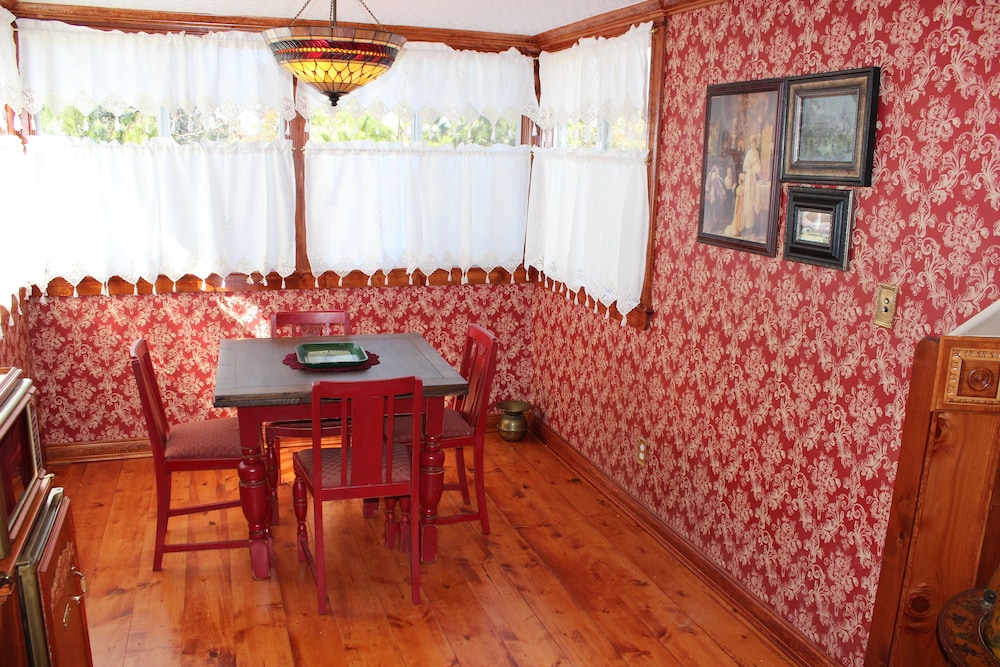 Book Nook Inn