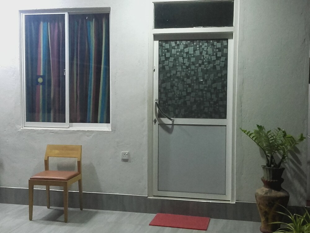 Araliya White House