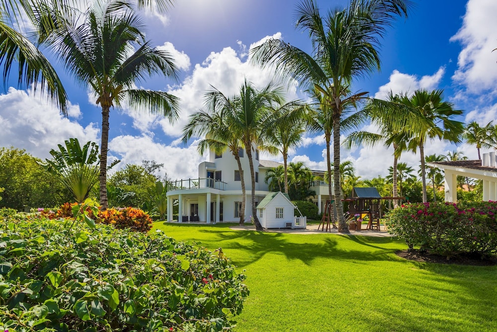 Villa Desiree 5BR Cocotal Luxury Villa Pool Maid