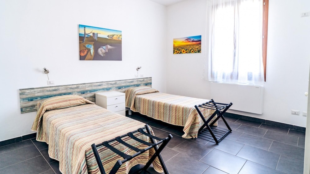 Welcomely - Senyera Apartment view 4