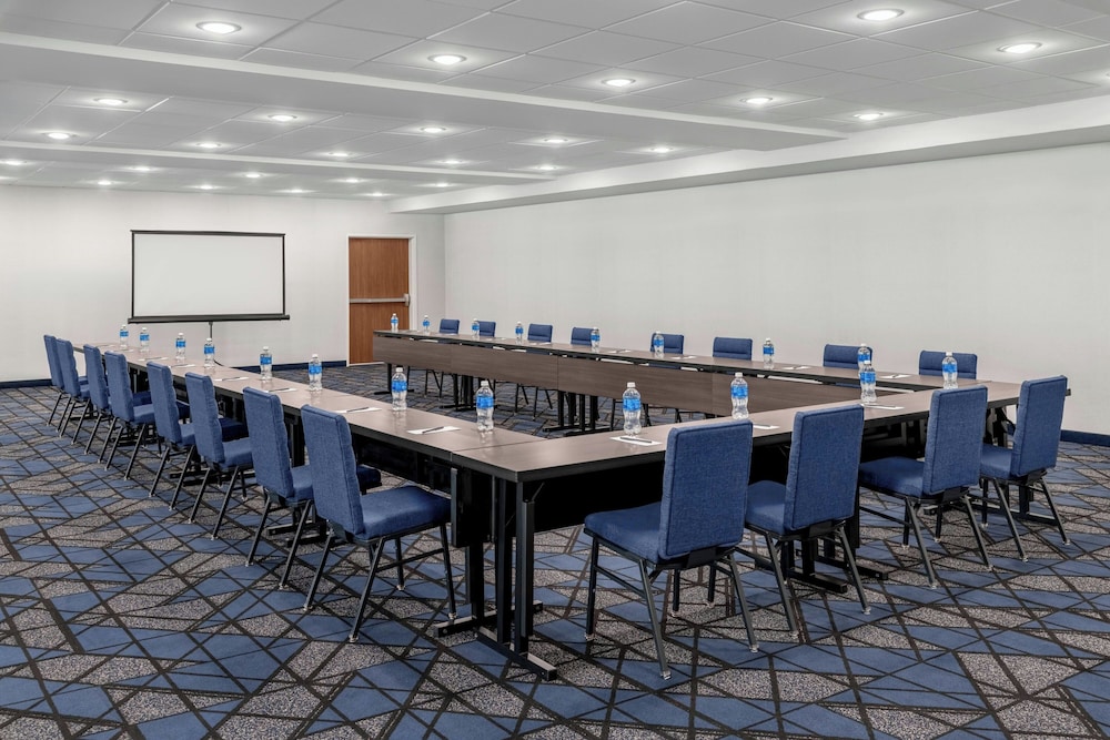 Courtyard By Marriott Sherman