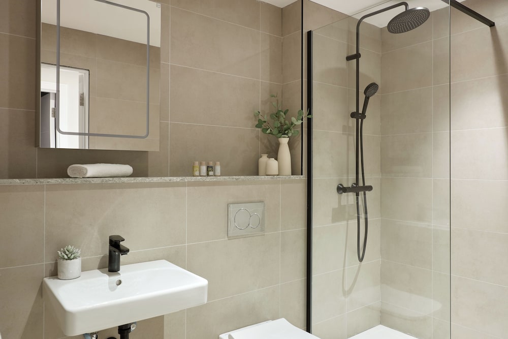 Commercial Road Serviced Apartments - London City East