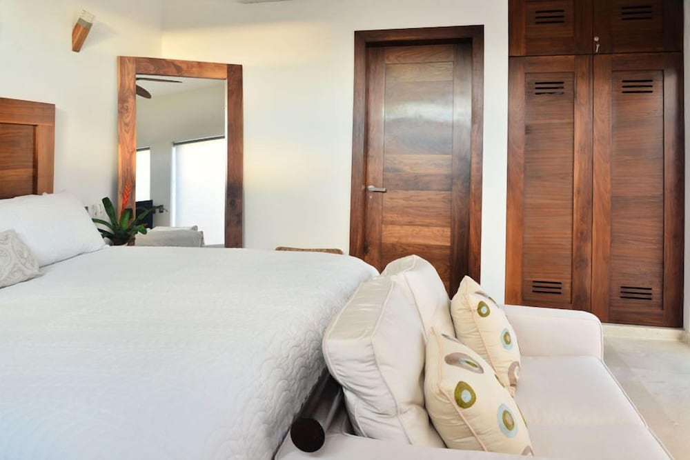 Las Olas downtown Condos by Playa Paradise