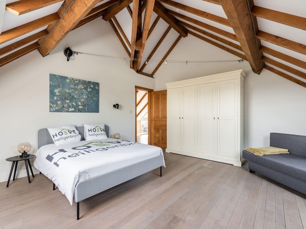 Luxury Retreat With Furry Friends