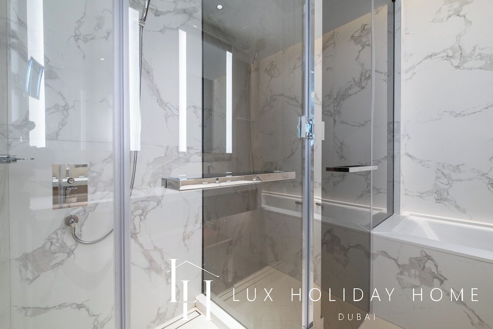 LUX The Address Opera Downtown Suite