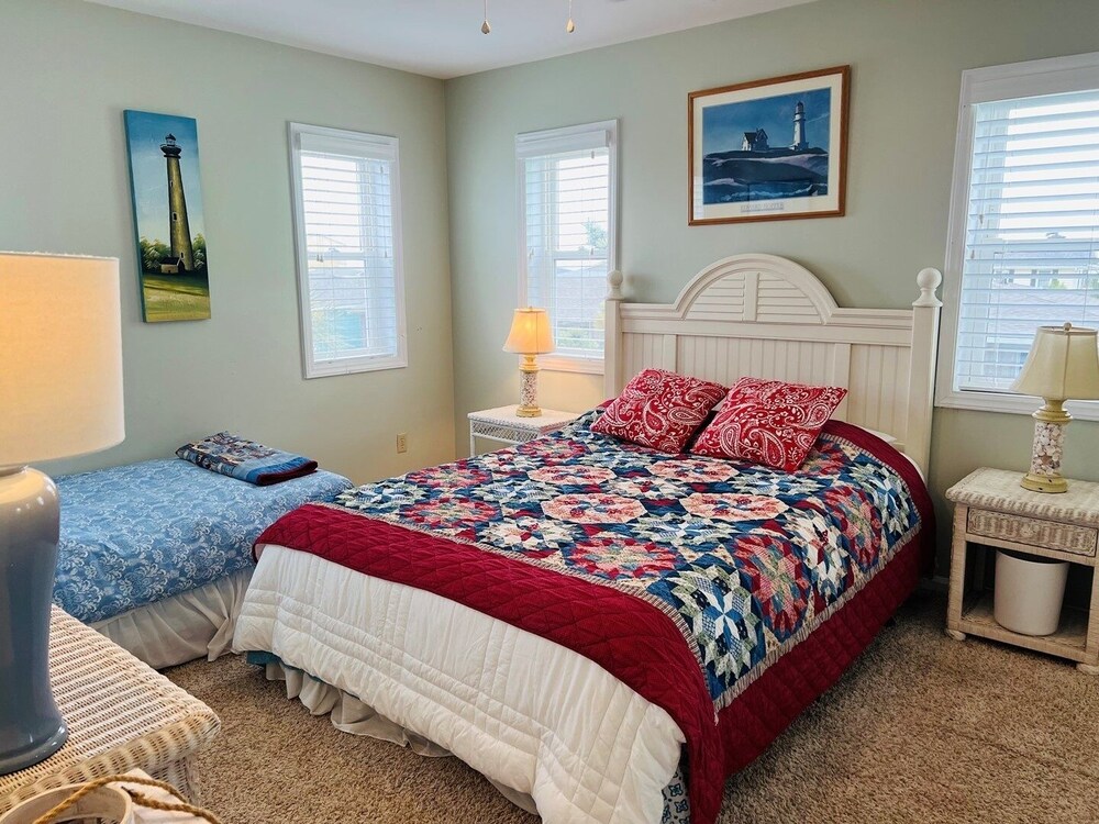 Heaven's Anchor 3 Bedroom Home by RedAwning