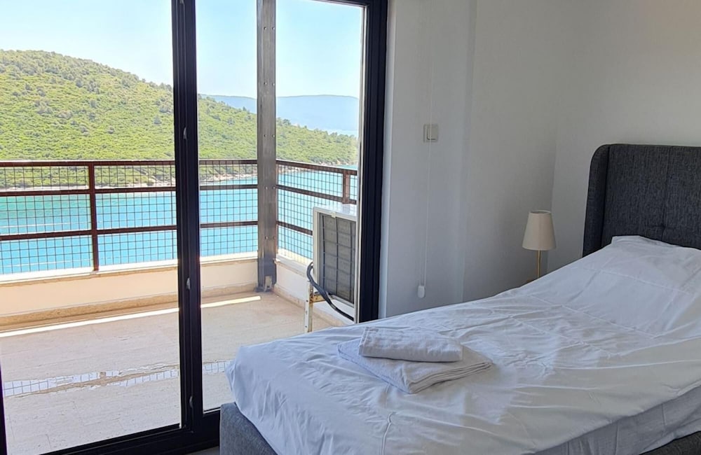 Amazing Flat w Shared Pool Near Beach in Milas view 5