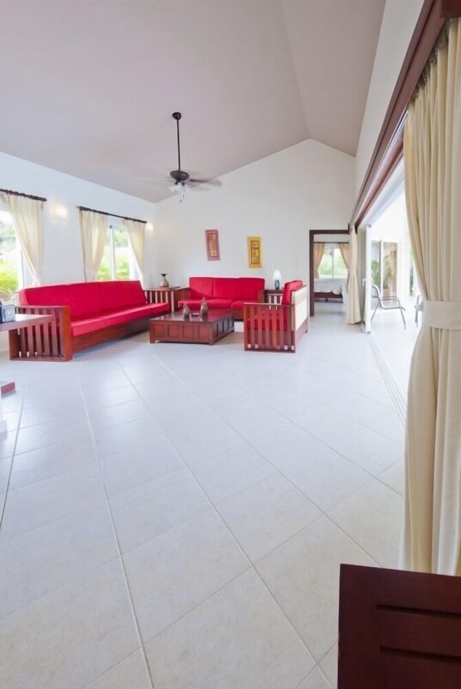 Privacy and comfort luxury 6 bedroom villa