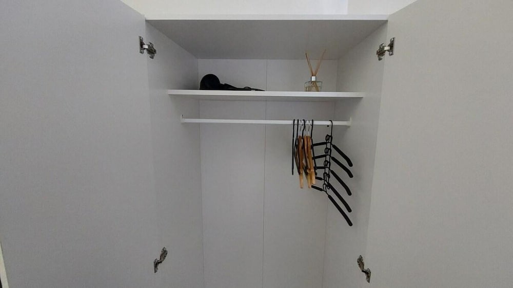 Private Rooms for 7 People With Bathroom