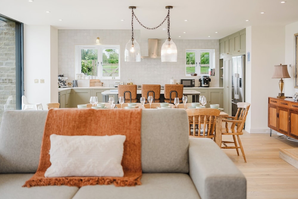 Mulberry Cottage 5BD in Wiltshire