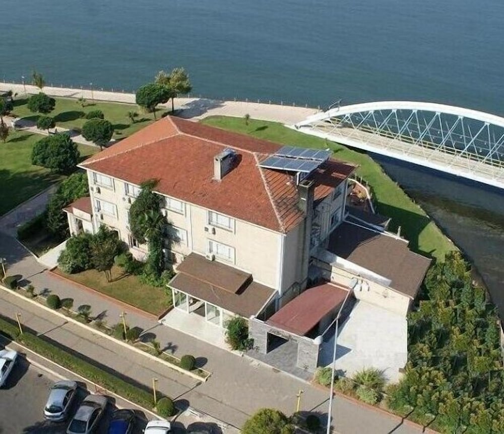 Photo 10