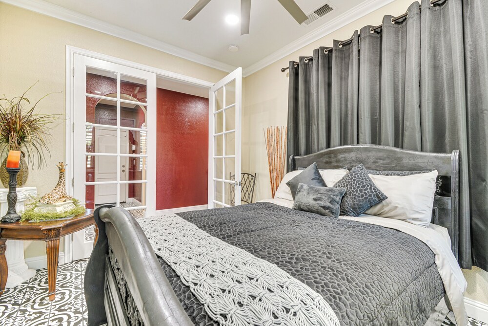 Golf, Fish & More: Cozy Safari Unit in Atwater!
