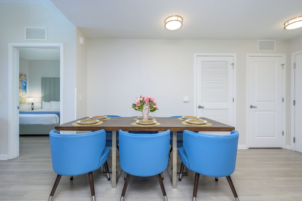 Epic Universe Brand New Modern Vista Cay Reserve Condo - 6005