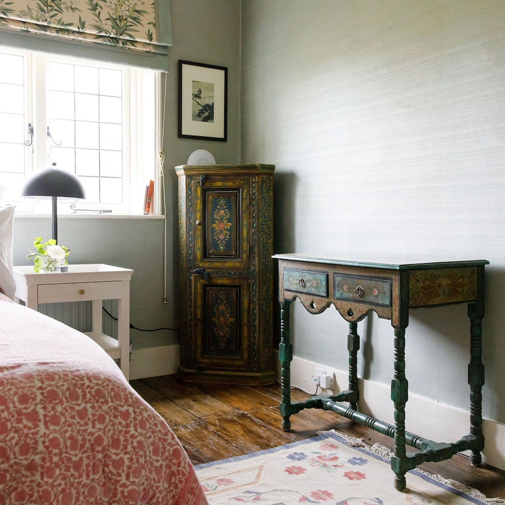 Impressive Country Estate Sleeps 17 view 2