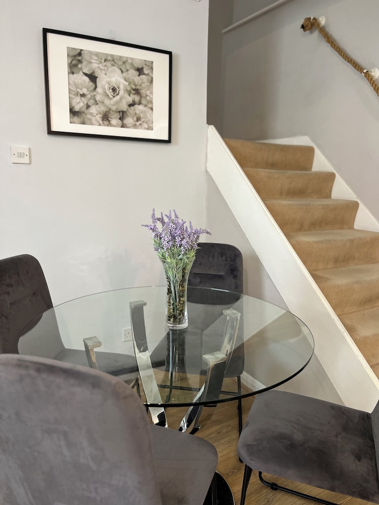 Kensington Private House- Walk to stores and tube-PRIVATE entrance- In Central London