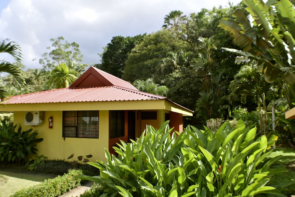 Hotel Arenal Country Inn - Image 1
