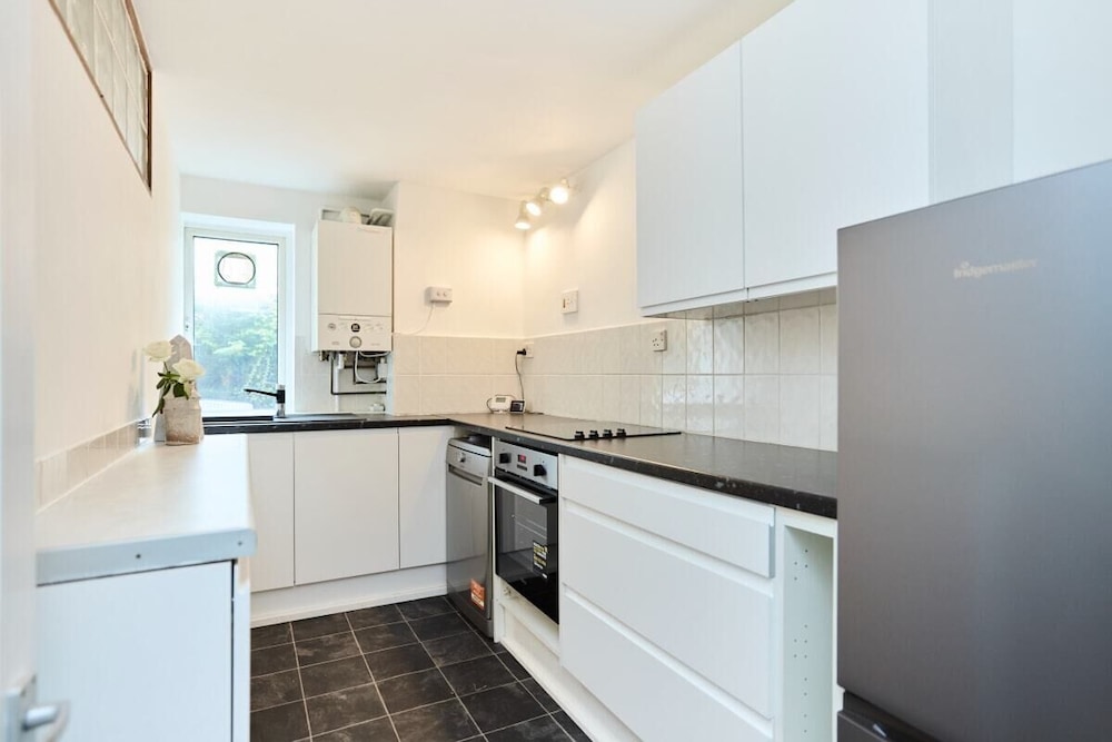 The Oxford Garden House - Spacious 5-bed Oxford Home With Garden & Balcony