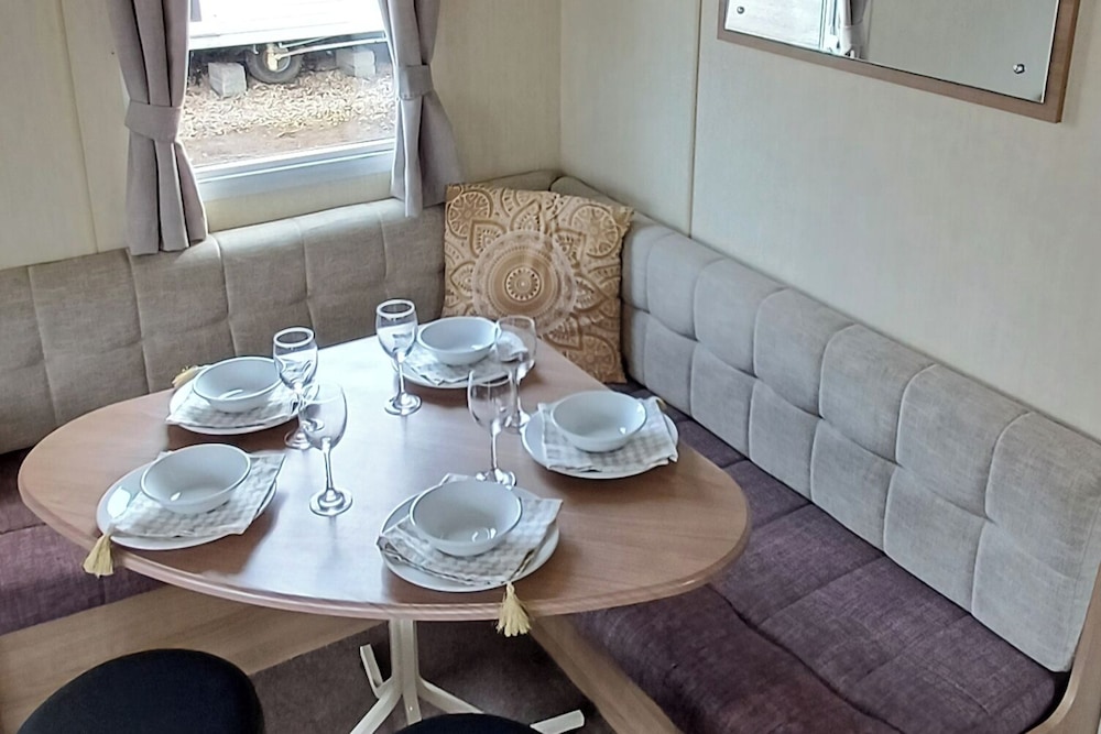 Luxury Family Lodge, Decking, Parking, Tattershall