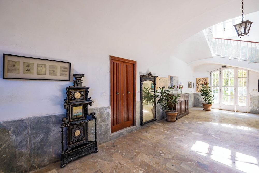 Villa Villari Terrace and Patio by Napoliapartments