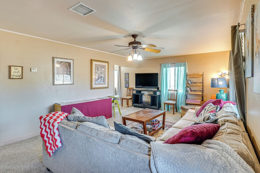 Elfrida Home w/ Yard & Fire Pit: 14 Mi to Wineries