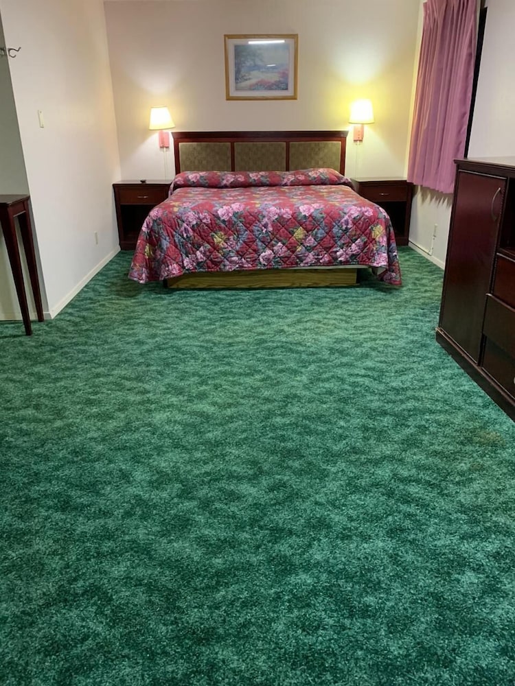Travelers Inn