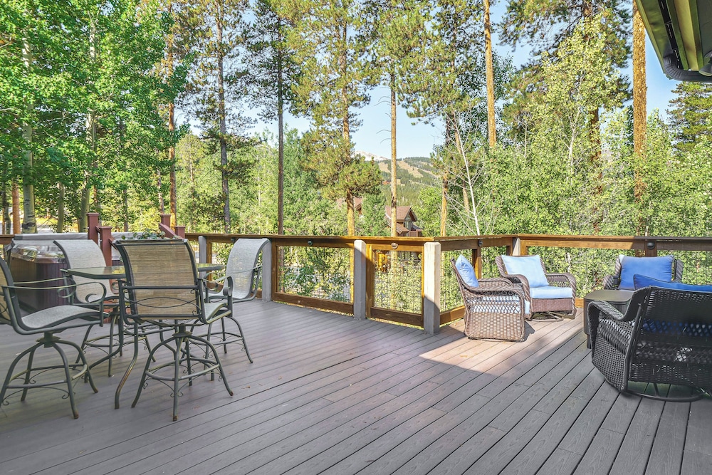 Steps to Ski Shuttle: Breckenridge Home w/ Hot Tub