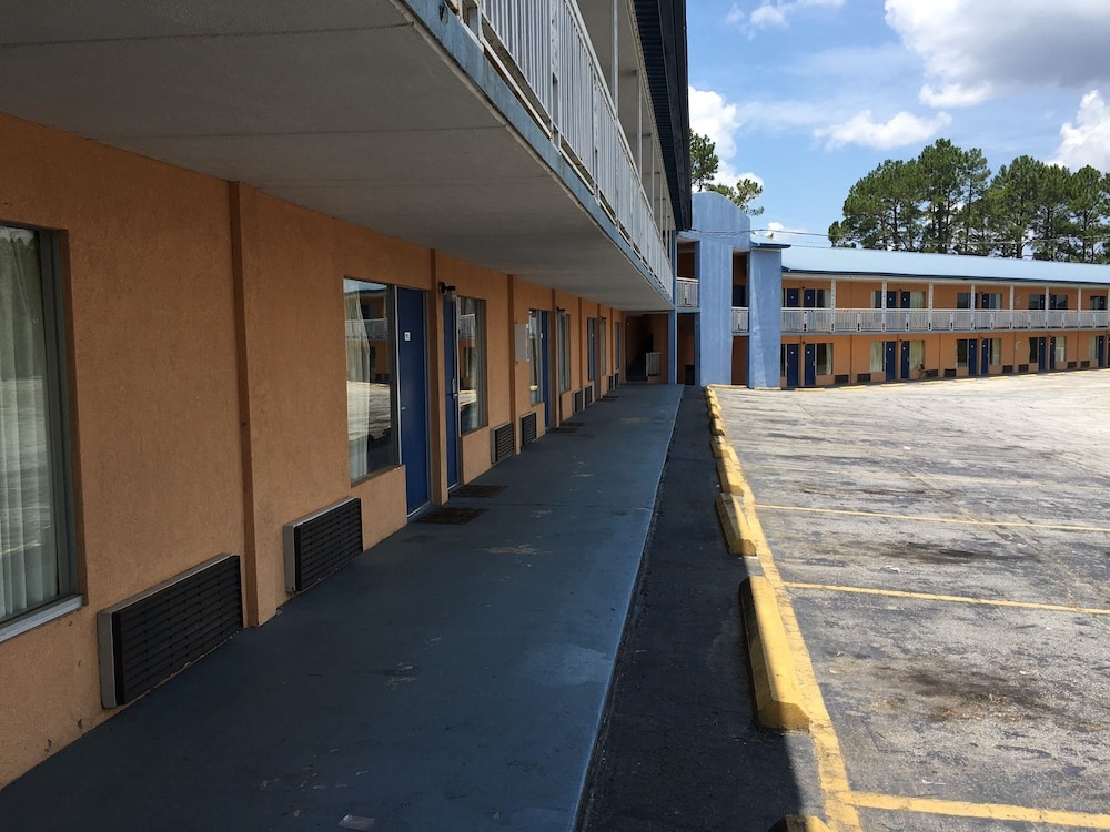 Cordele Vacations - Ashburn Inn  RV Park - Property Image 1