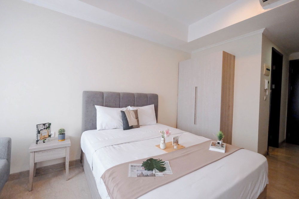 Modern Studio Near Taman Ismail Marzuki At Apartment Menteng Park